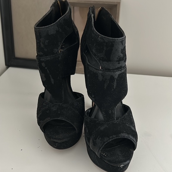 Black Aldo Heels/Sandals - Picture 2 of 5
